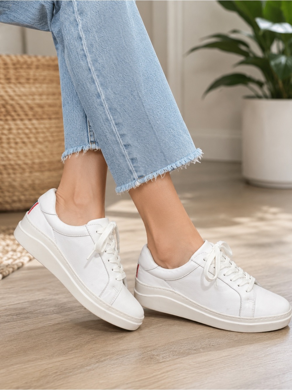 Boden Maria White Leather Sneakers EU 38 US 7.5 Comfort Leather Lace-Up